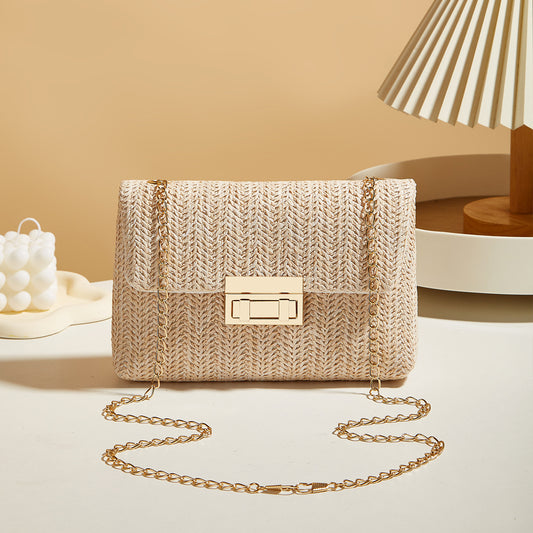 🌿 Natural Elegance – The Straw Bag that is both Chic and casual! ☀️